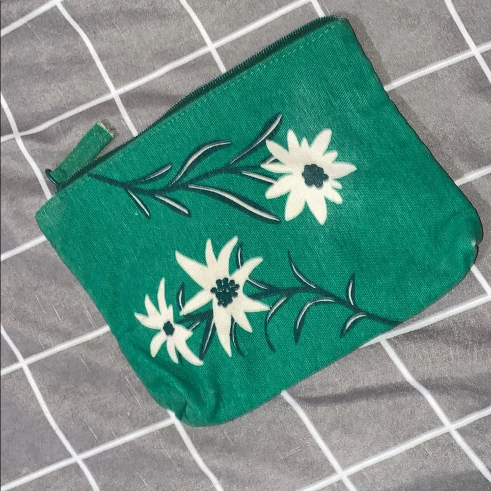 The Body Shop Green and White Floral Cosmetic Bag - Picture 3 of 3